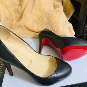 💯% Authentic Christian Louboutin Paris Black Leather Red Bottom Pumps